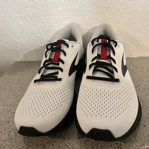 Brooks signal 3 mens 10.5 Running shoes